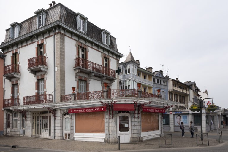 investissement d'appartements et de commerces Rue des Thermes Bagnères-de-Bigorre (65) - 6M immobilier